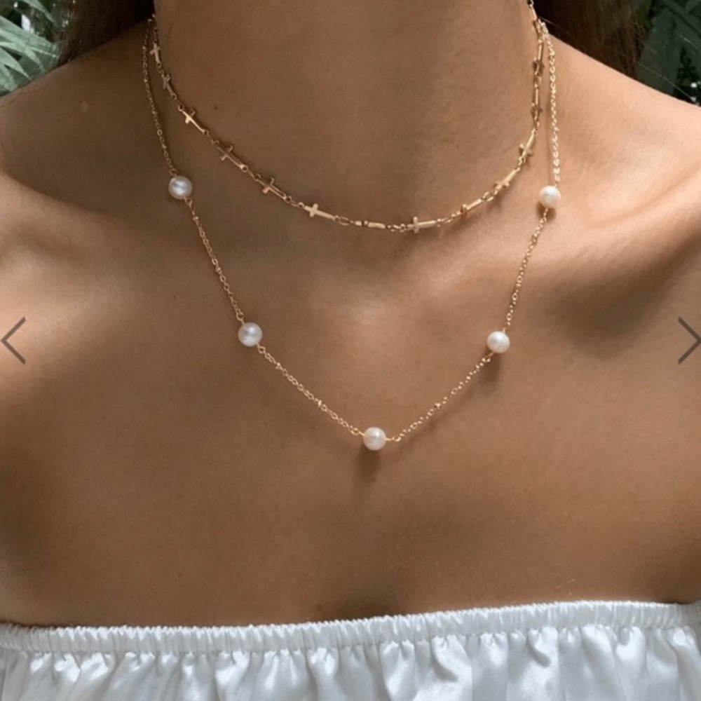 COPY - New EN ROUTE LYDIA CROSS CHOKER
18k gold